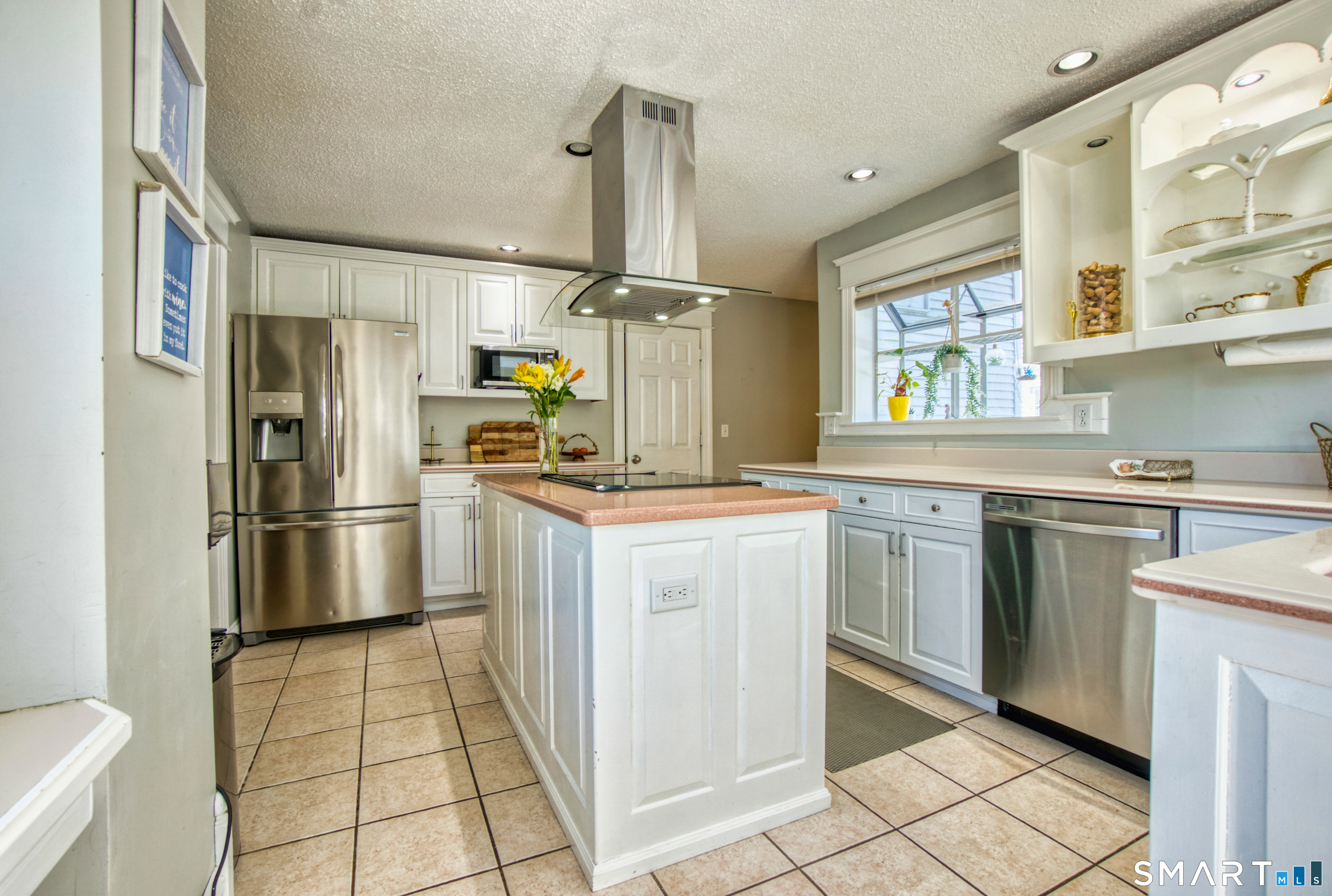 21 Lancaster Road Manchester, CT 06040 - Photo 5 of 39