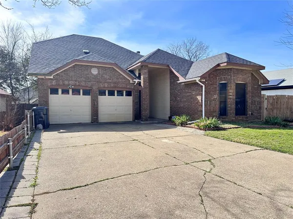 $2,449 | 1422 Beckwith Drive, Arlington, TX 76018
