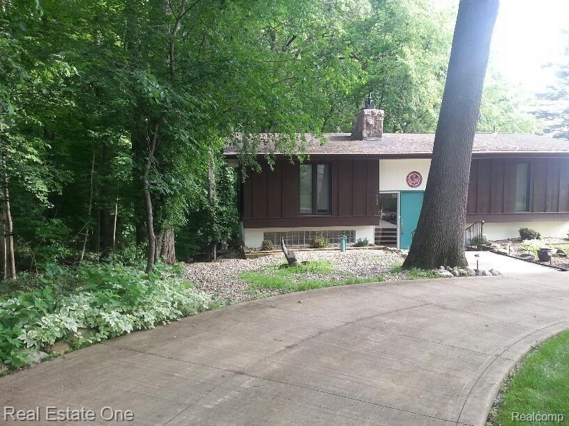 1462 Rochingham Drive Rochester, MI 48309 - Photo 1 of 44 20150617_095833_resized_2.jpg