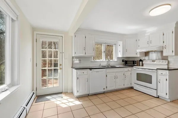 $699,900 | 172 High Street, Chelmsford, MA 01824