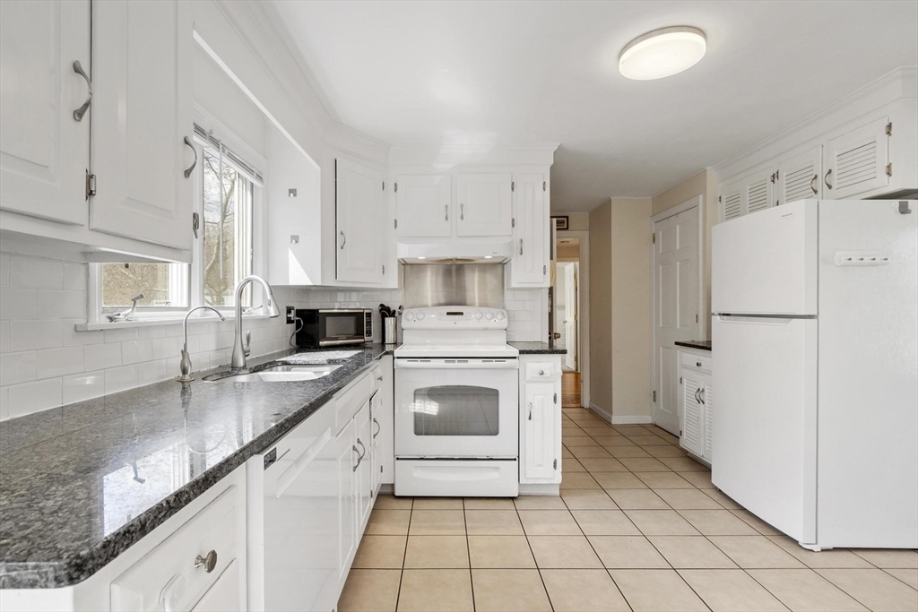 172 High Street Chelmsford, MA 01824 - Photo 6 of 37