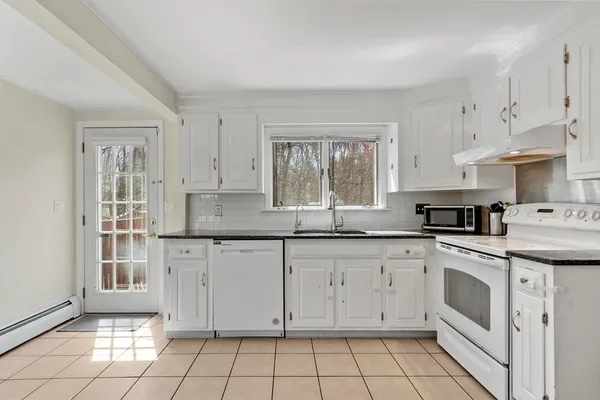 $699,900 | 172 High Street, Chelmsford, MA 01824