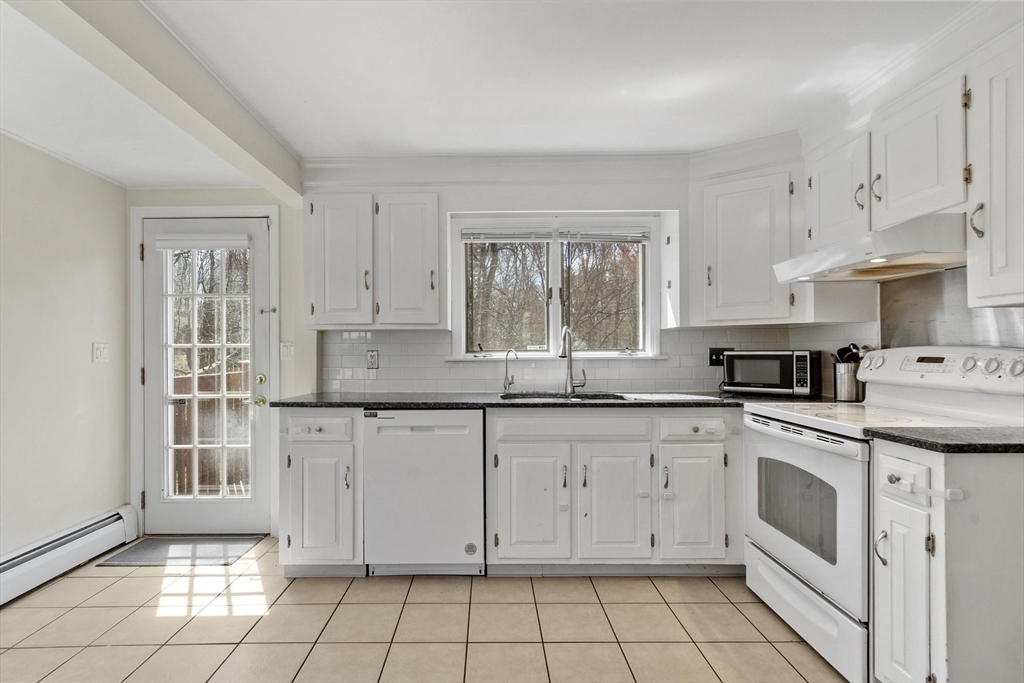 172 High Street Chelmsford, MA 01824 - Photo 7 of 37