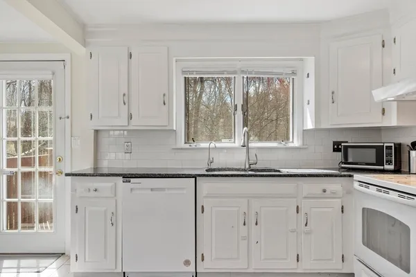 $699,900 | 172 High Street, Chelmsford, MA 01824