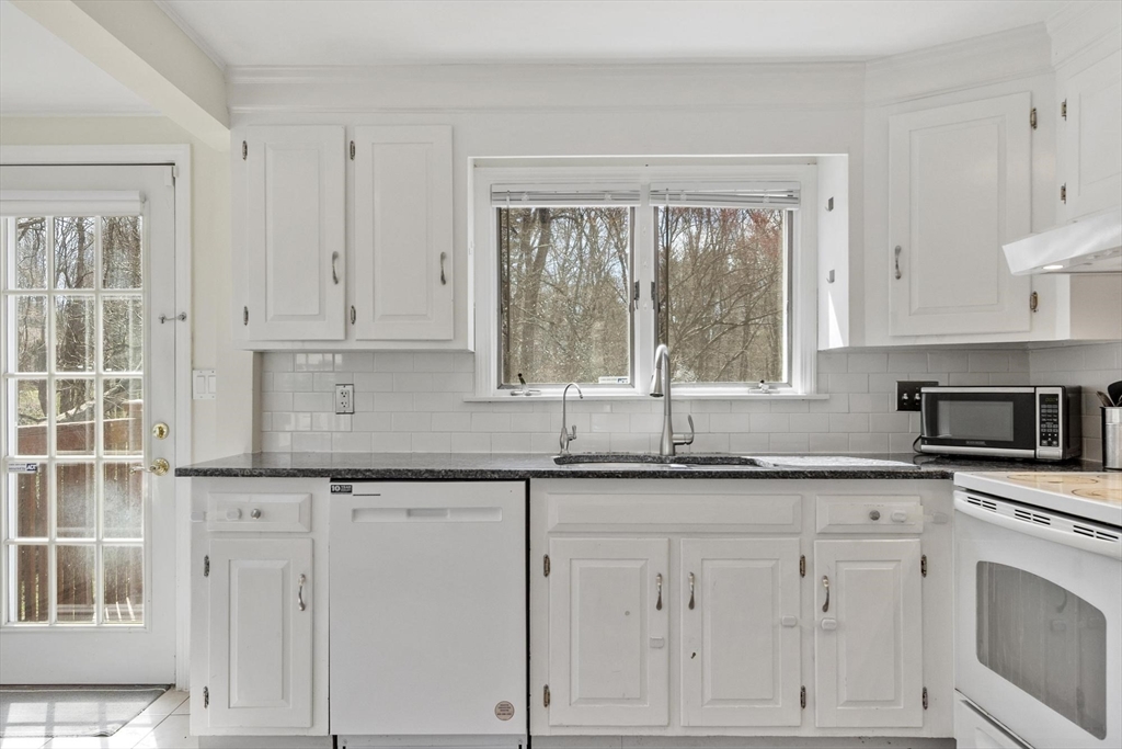 172 High Street Chelmsford, MA 01824 - Photo 8 of 37