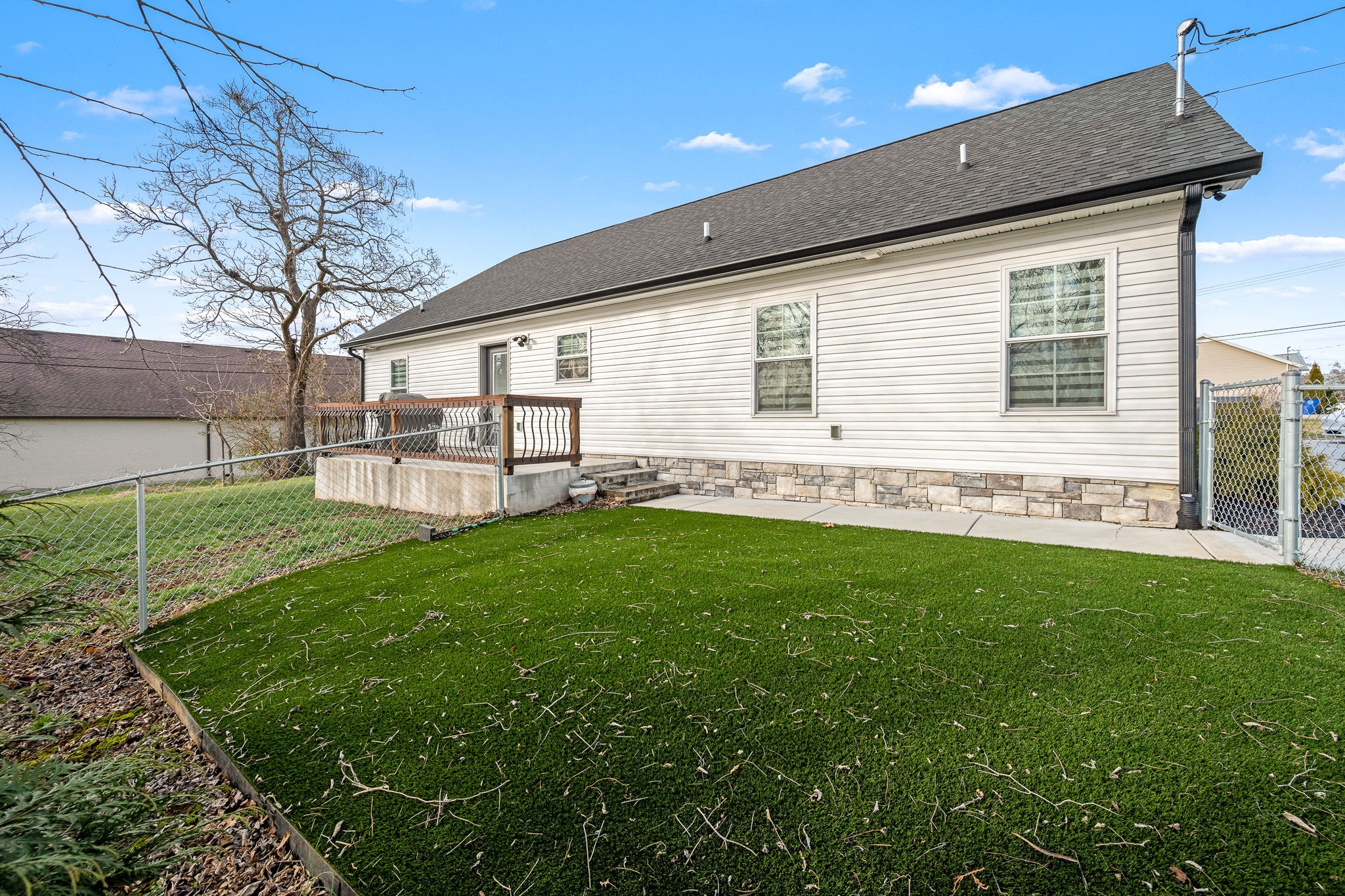 104 Rolling Road Shelbyville, TN 37160 - Photo 37 of 44 a backyard of a house with lots of green space