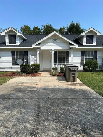 $1,250 | 5602 West Shore Drive, Unit B, Pensacola, FL 32526