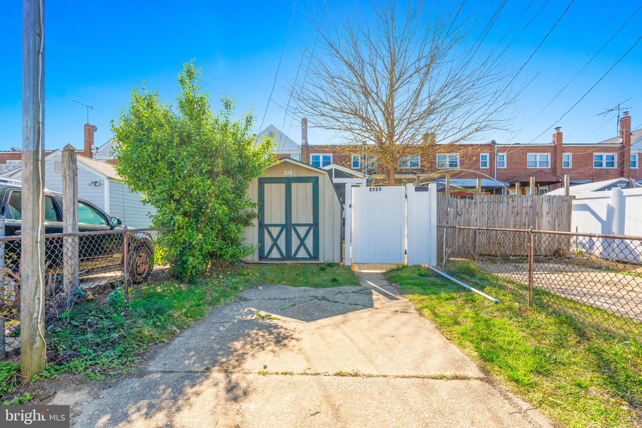 2727 Creston Road Baltimore, MD 21222 - Photo 26 of 30 a backyard of a house with lots of green space