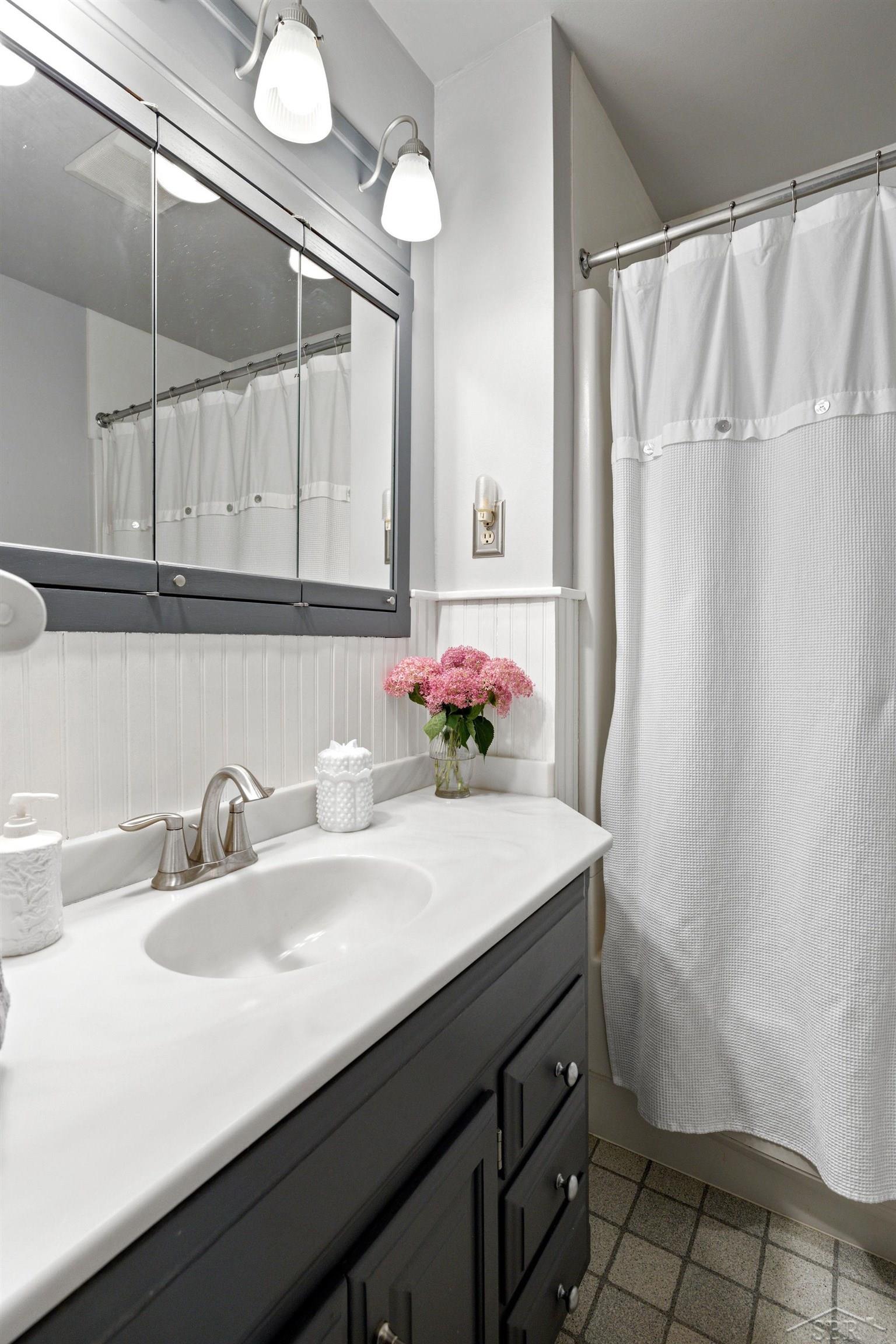 1535 Hemmeter Road Saginaw, MI 48638 - Photo 25 of 46 50083986-24.JPG