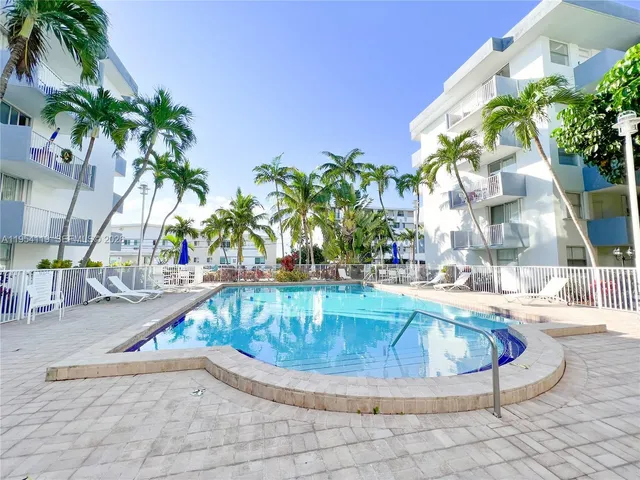 $1,900 | 1801 South Treasure Drive, Unit 211, North Bay Village, FL 33141