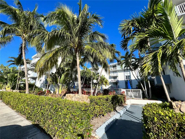 $1,900 | 1801 South Treasure Drive, Unit 211, North Bay Village, FL 33141