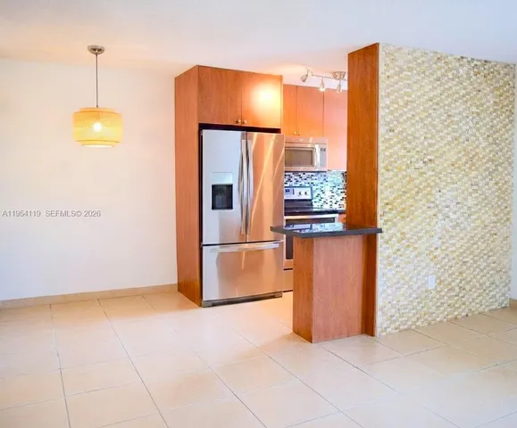 $1,900 | 1801 South Treasure Drive, Unit 211, North Bay Village, FL 33141