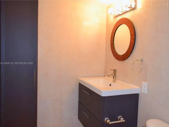 $1,900 | 1801 South Treasure Drive, Unit 211, North Bay Village, FL 33141