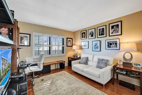 $795,000 | 1901 North Ocean Boulevard, Unit 8B, Fort Lauderdale, FL 33305