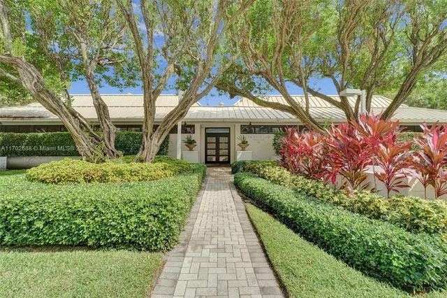 $835,000 | 1901 North Ocean Boulevard, Unit 8B, Fort Lauderdale, FL 33305