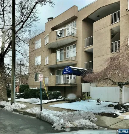 $3,300 | 105 State Street, Unit 1H, Hackensack, NJ 07601
