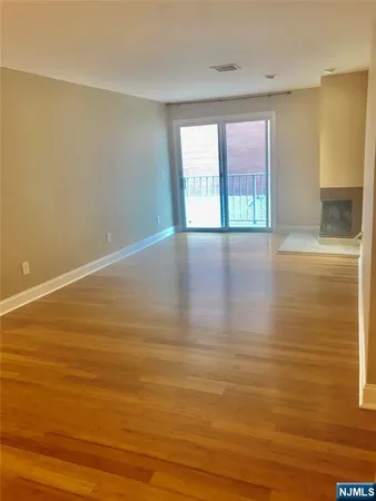 $3,300 | 105 State Street, Unit 1H, Hackensack, NJ 07601