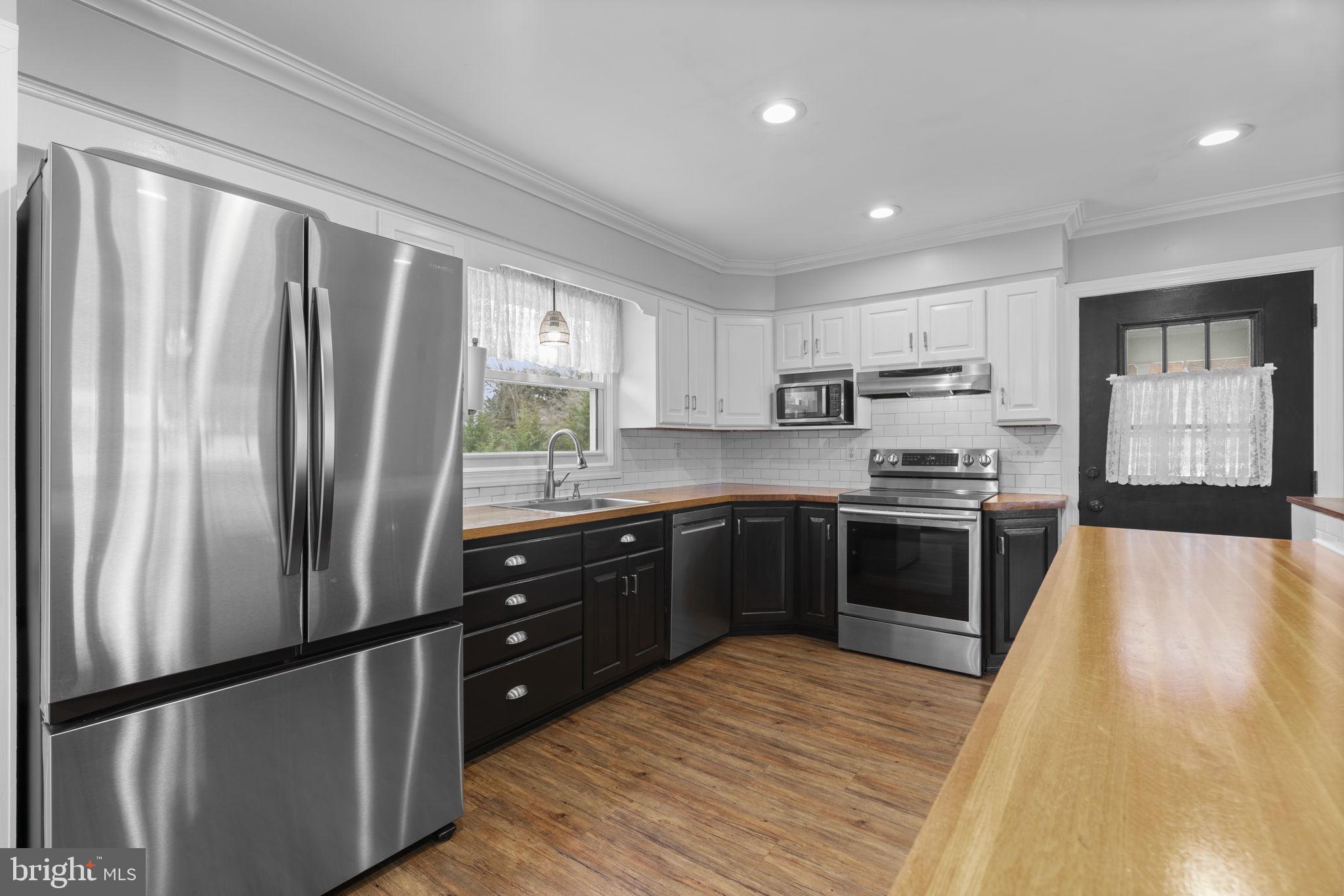 5803 Woodbine Road Woodbine, MD 21797 - Photo 8 of 41 Kitchen