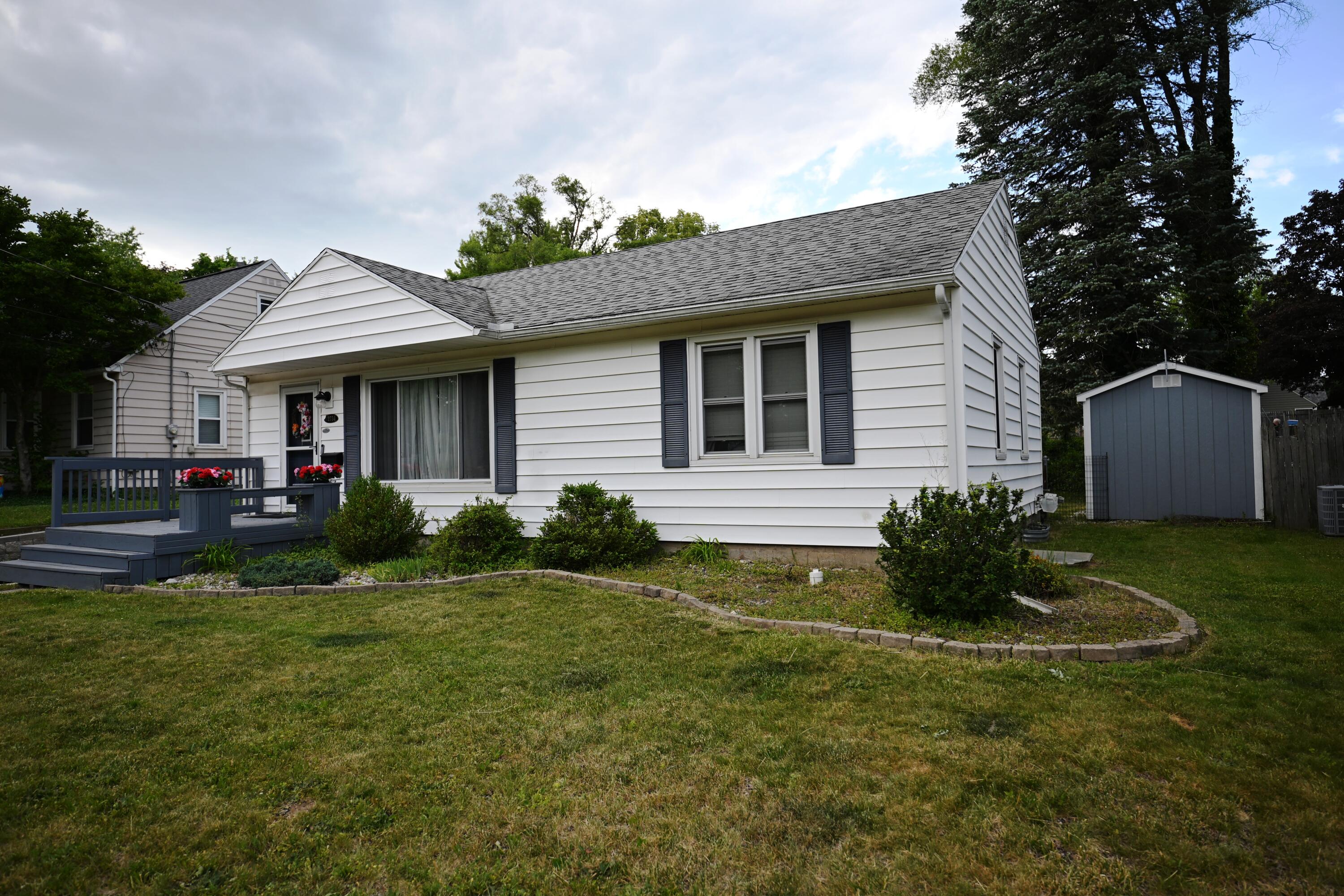 2734 Wellington Road Kalamazoo, MI 49008 - Photo 3 of 44 DSC_0169