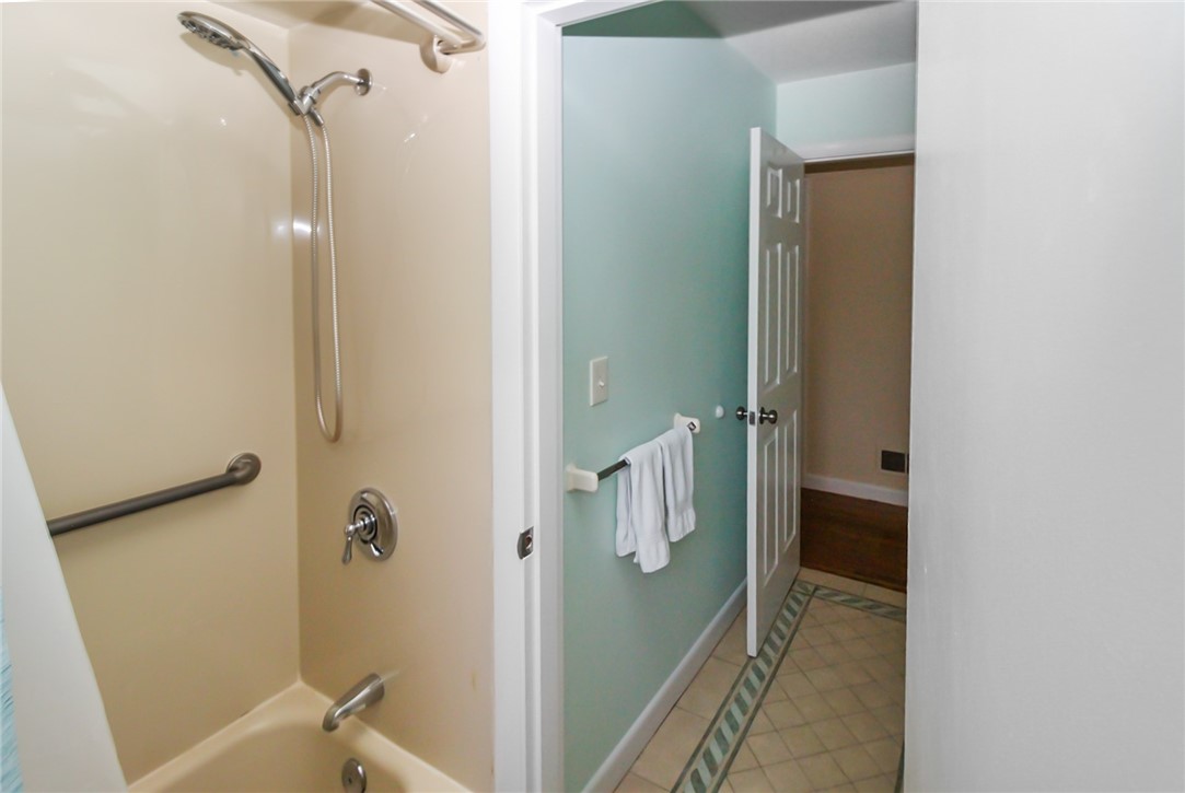 17 Wood Road Middletown, RI 02842 - Photo 14 of 25