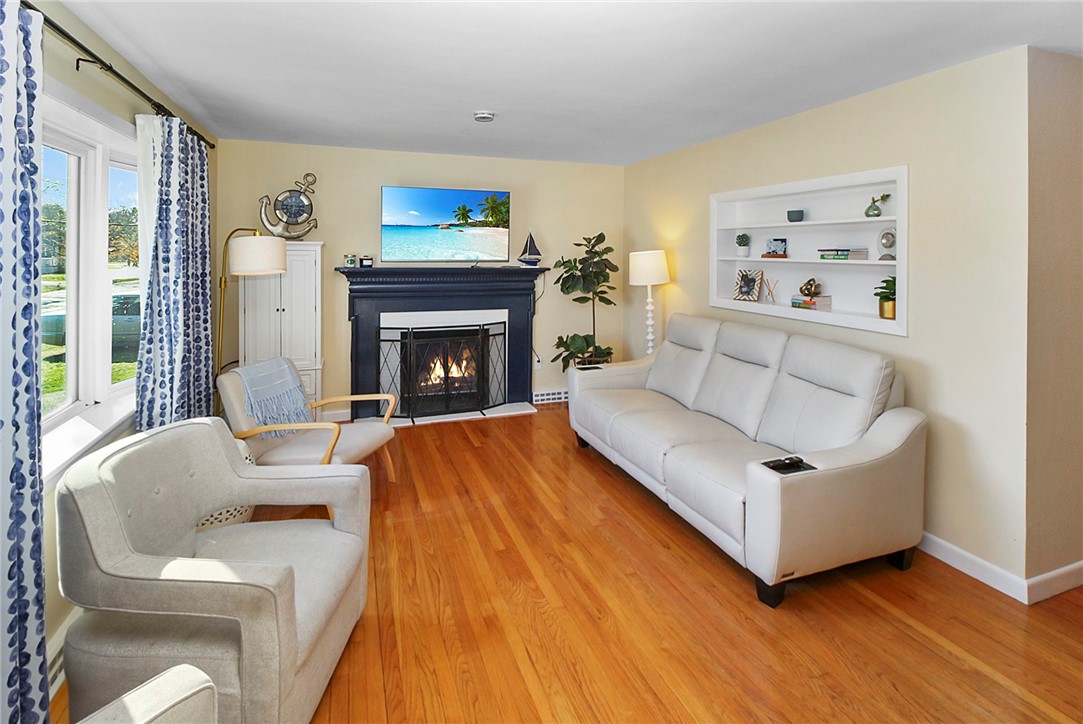 17 Wood Road Middletown, RI 02842 - Photo 5 of 25