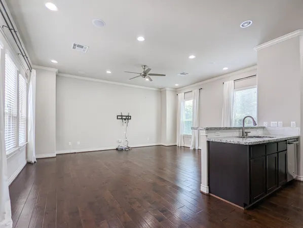 $2,999 | 5323 Kiam Street, Houston, TX 77007
