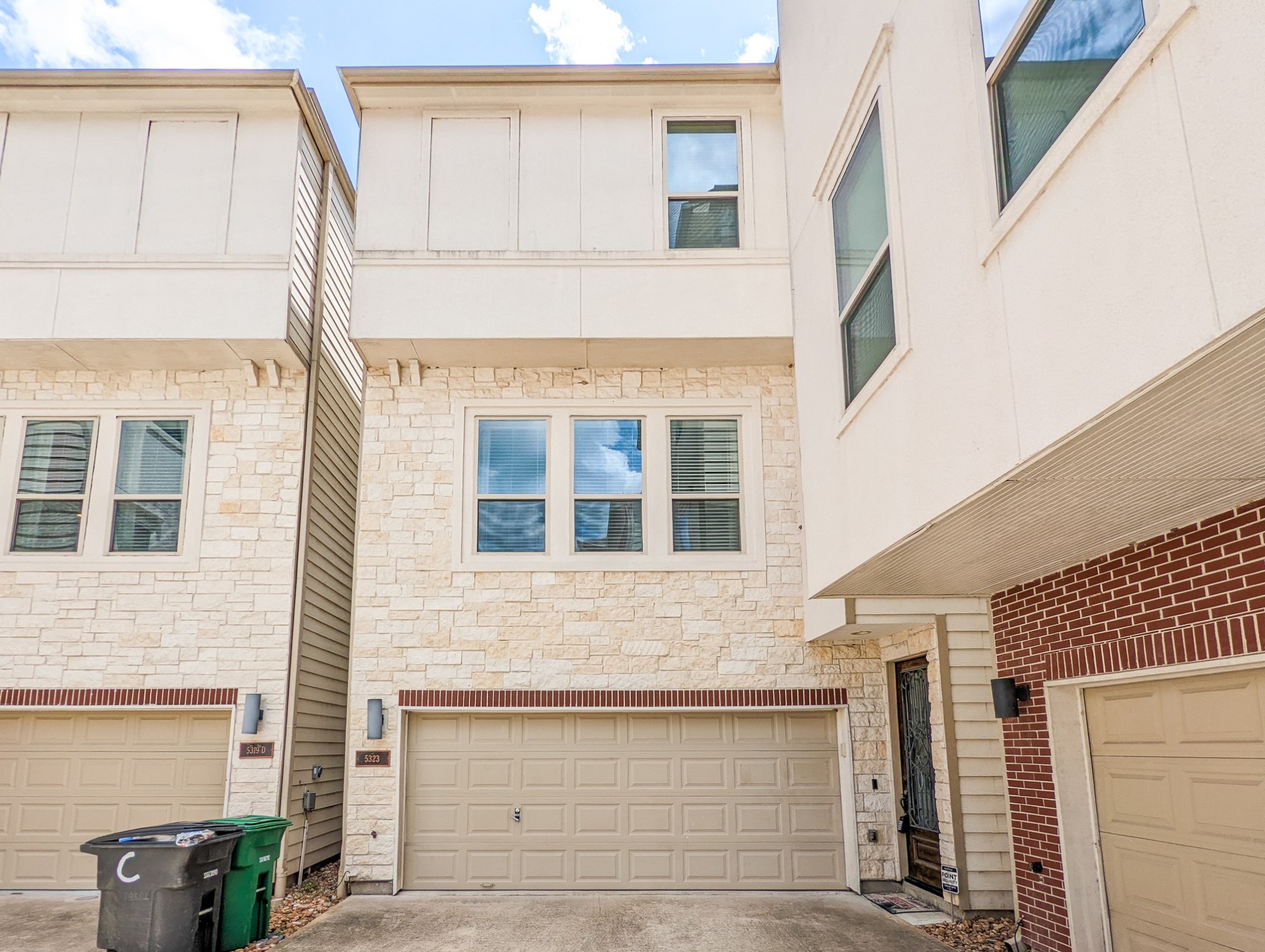 5323 Kiam Street Houston, TX 77007 - Photo 2 of 28 a front view of a house with garage