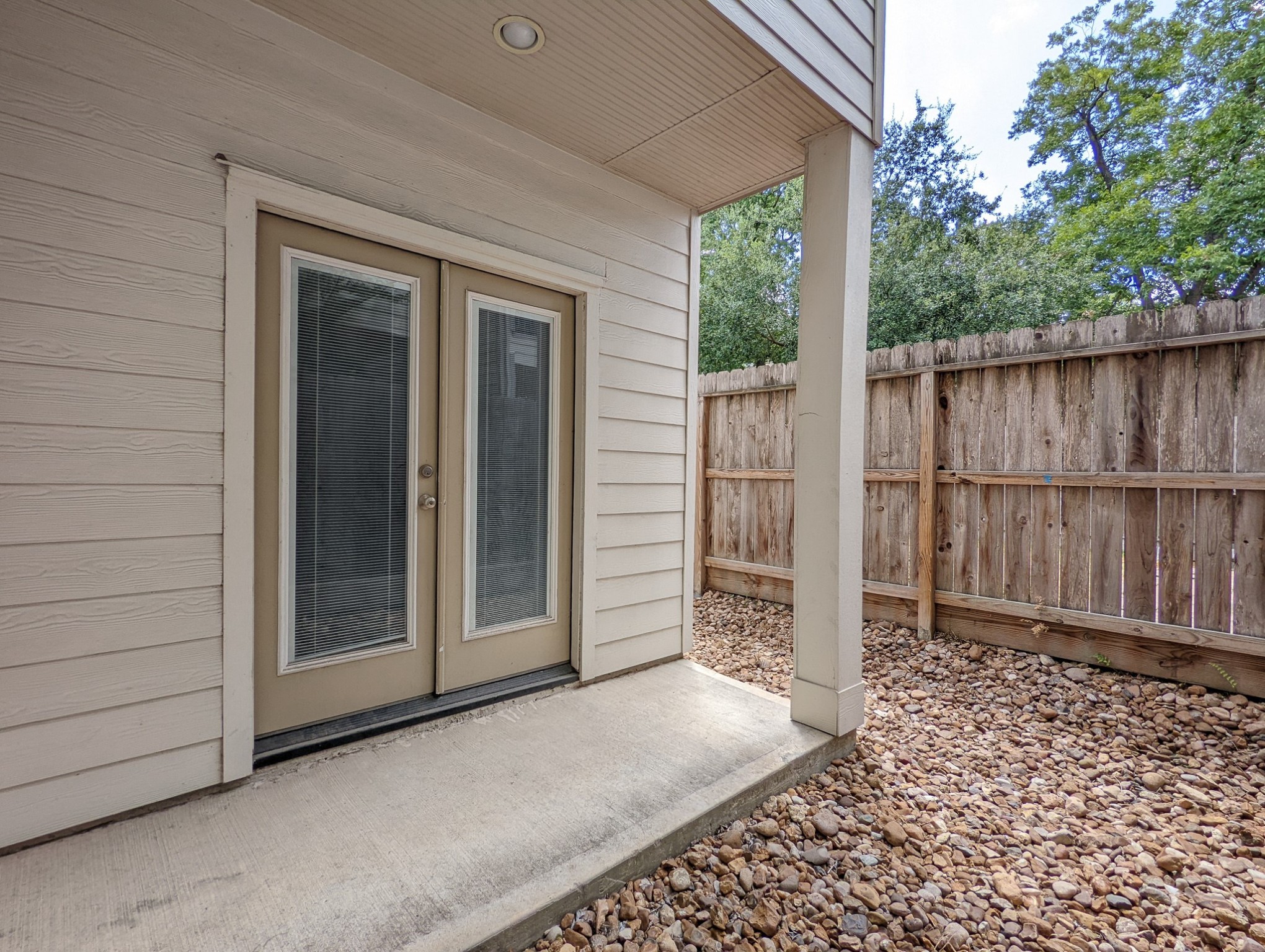 5323 Kiam Street Houston, TX 77007 - Photo 26 of 28 a view of a house with a wooden bench
