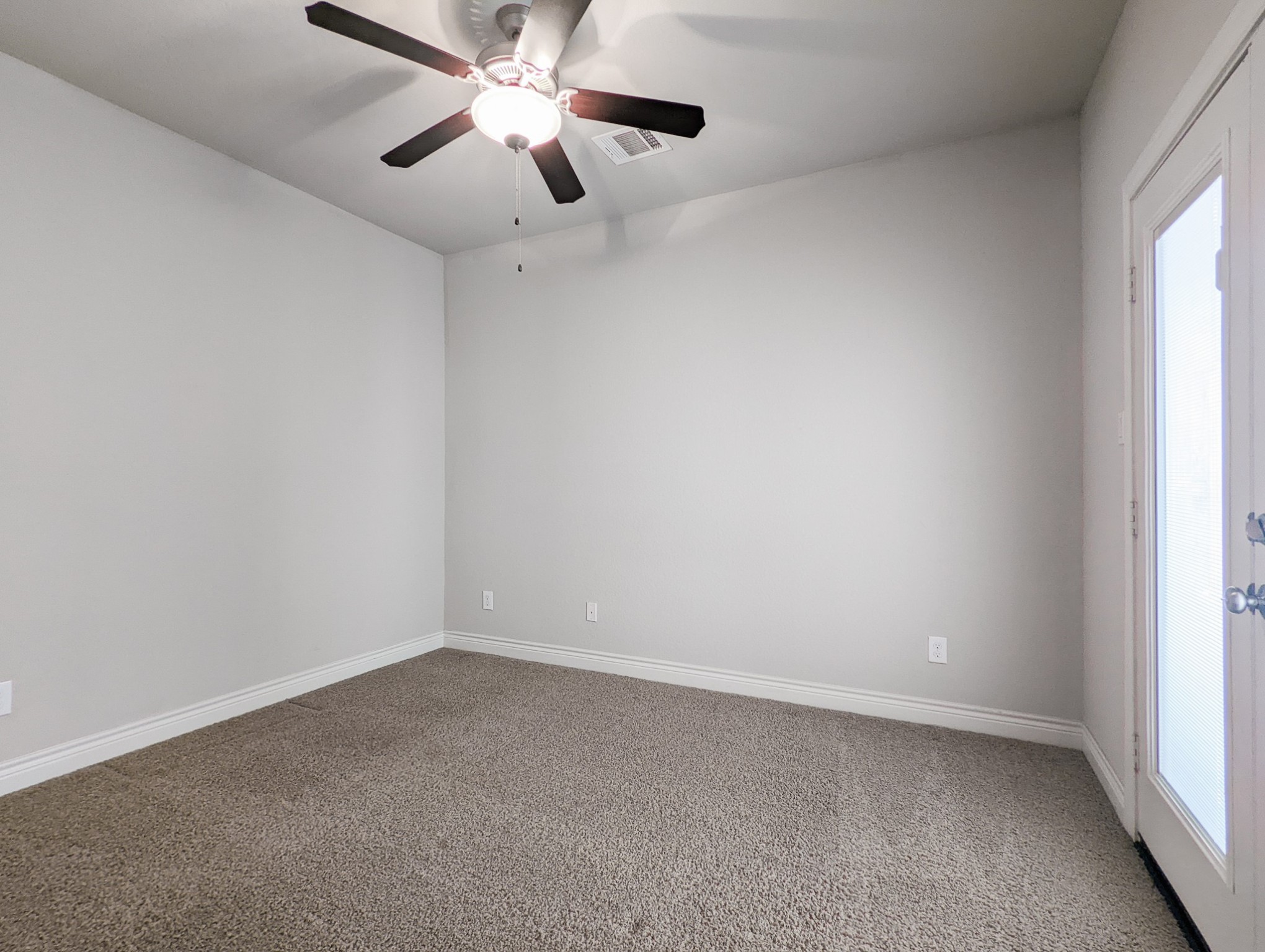 5323 Kiam Street Houston, TX 77007 - Photo 5 of 28 an empty room with a window and a fan