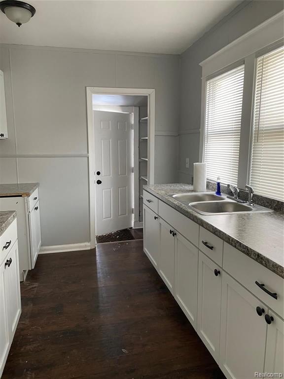 25 Kemp Street Pontiac, MI 48342 - Photo 2 of 7