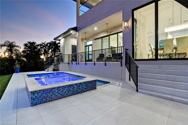 a view of an outdoor space