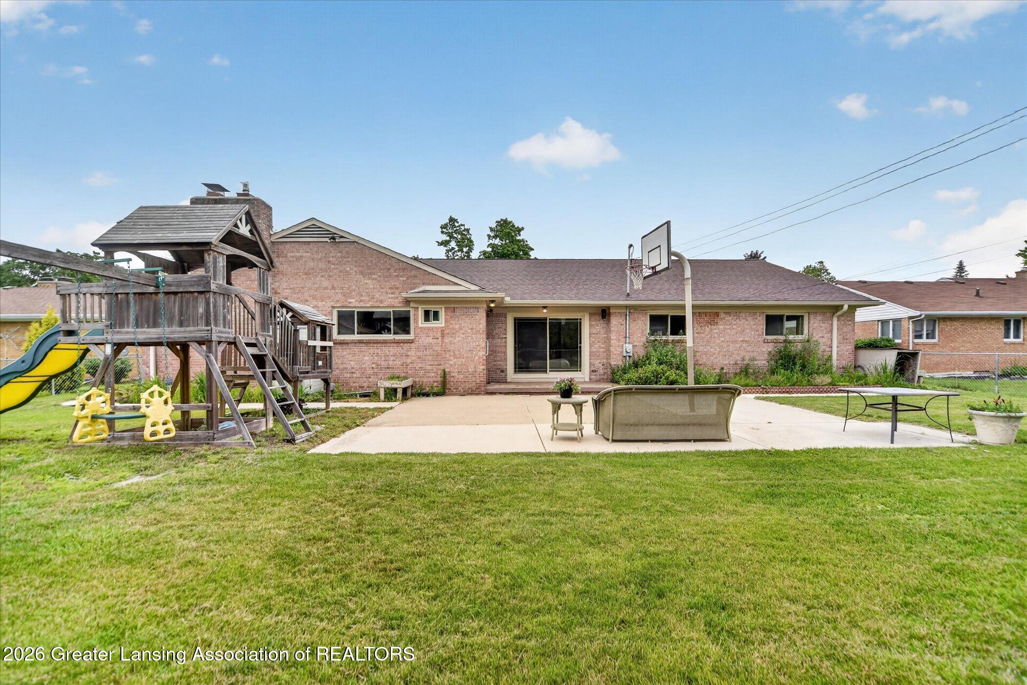 2915 North Cambridge Road Lansing, MI 48911 - Photo 34 of 36 35