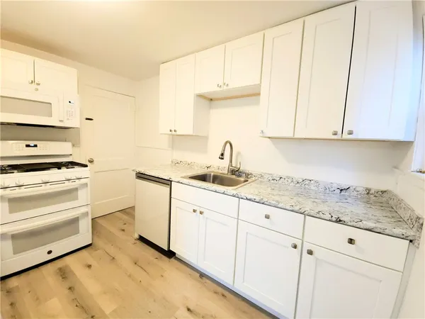 $895,000 | 1 Shangri-La Lane, Middletown, RI 02842