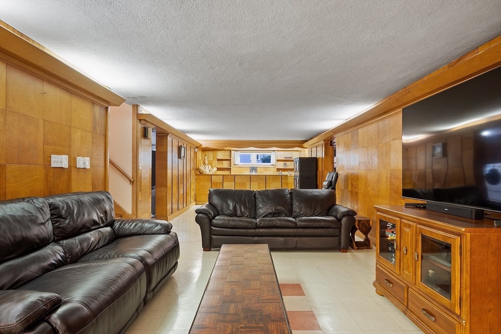 41 Webster Road Lexington, MA 02421 - Photo 17 of 32