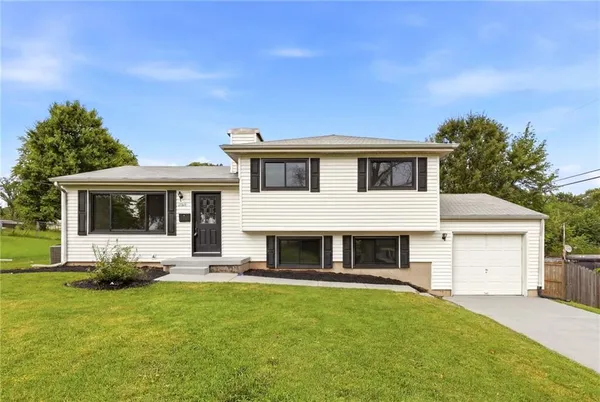 $329,000 | 1702 Northeast Shady Ln Drive, Gladstone, MO 64118