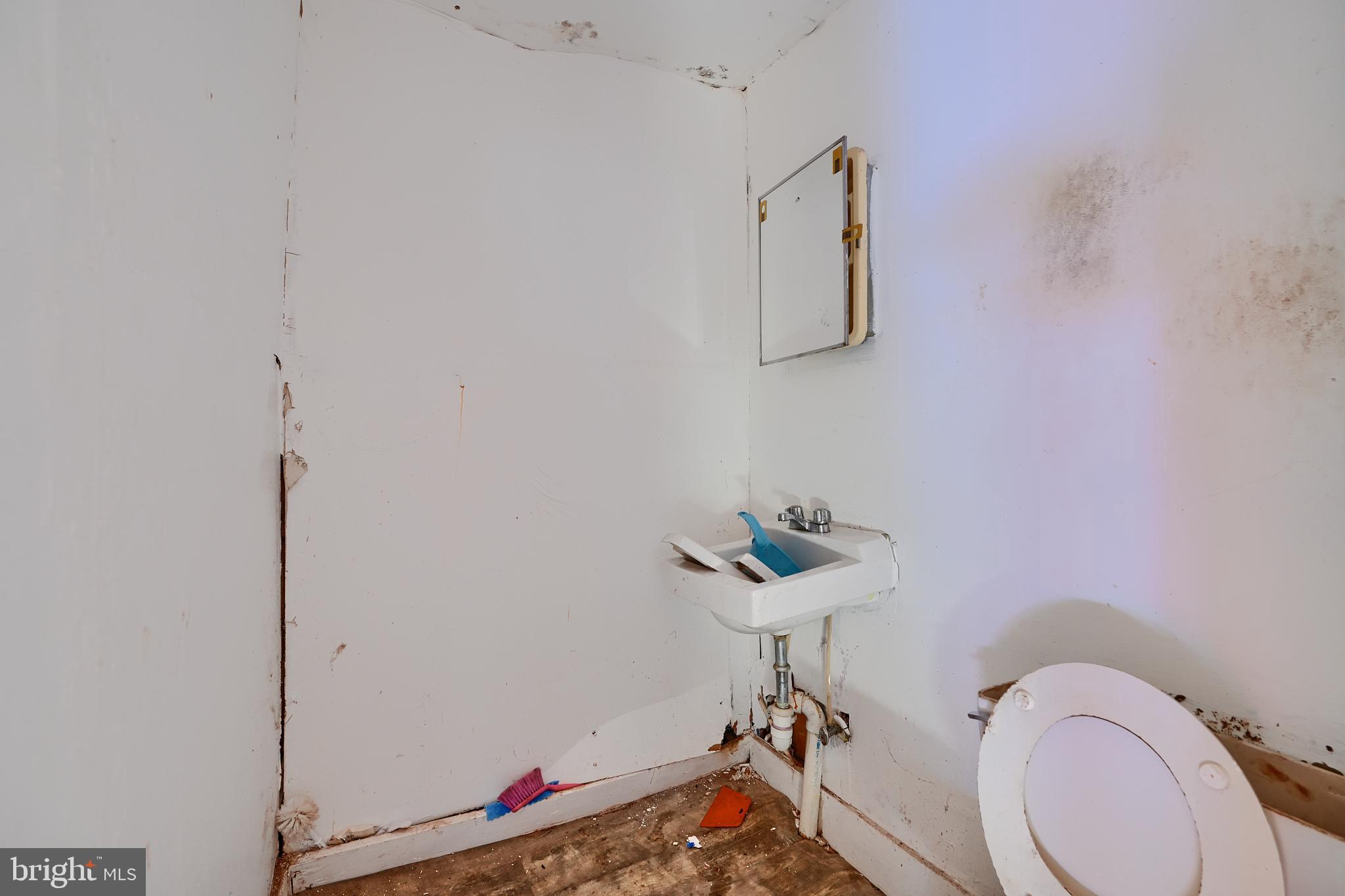 3618 Reisterstown Road Baltimore, MD 21215 - Photo 14 of 29 1st Floor Powder Room