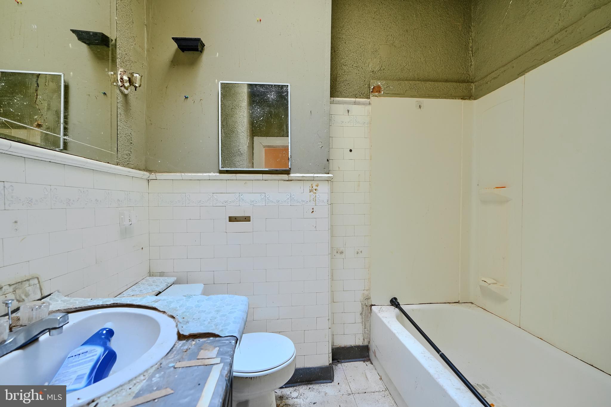 3618 Reisterstown Road Baltimore, MD 21215 - Photo 19 of 29 Upper Level Hall Bath