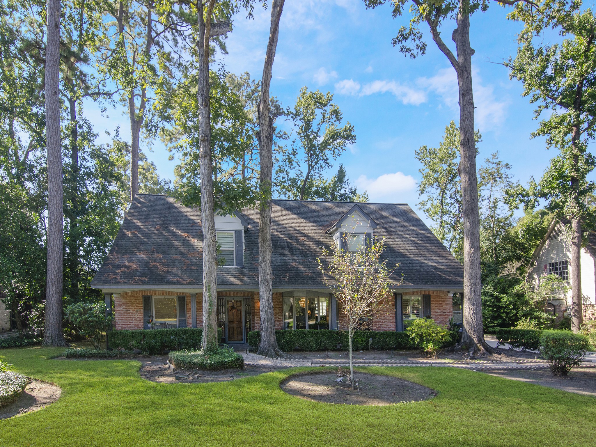 a view of house with a yard