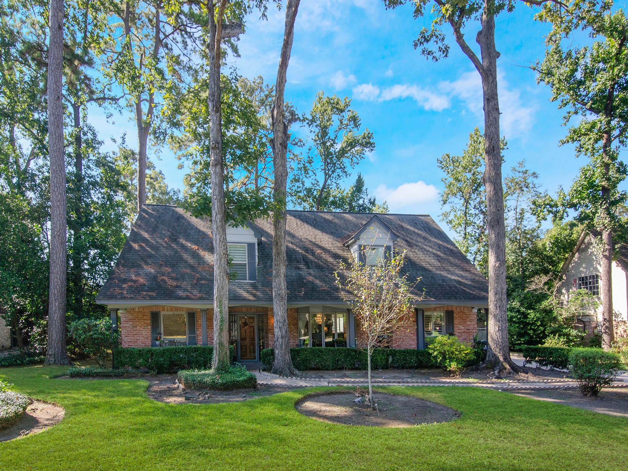 a view of house with a yard