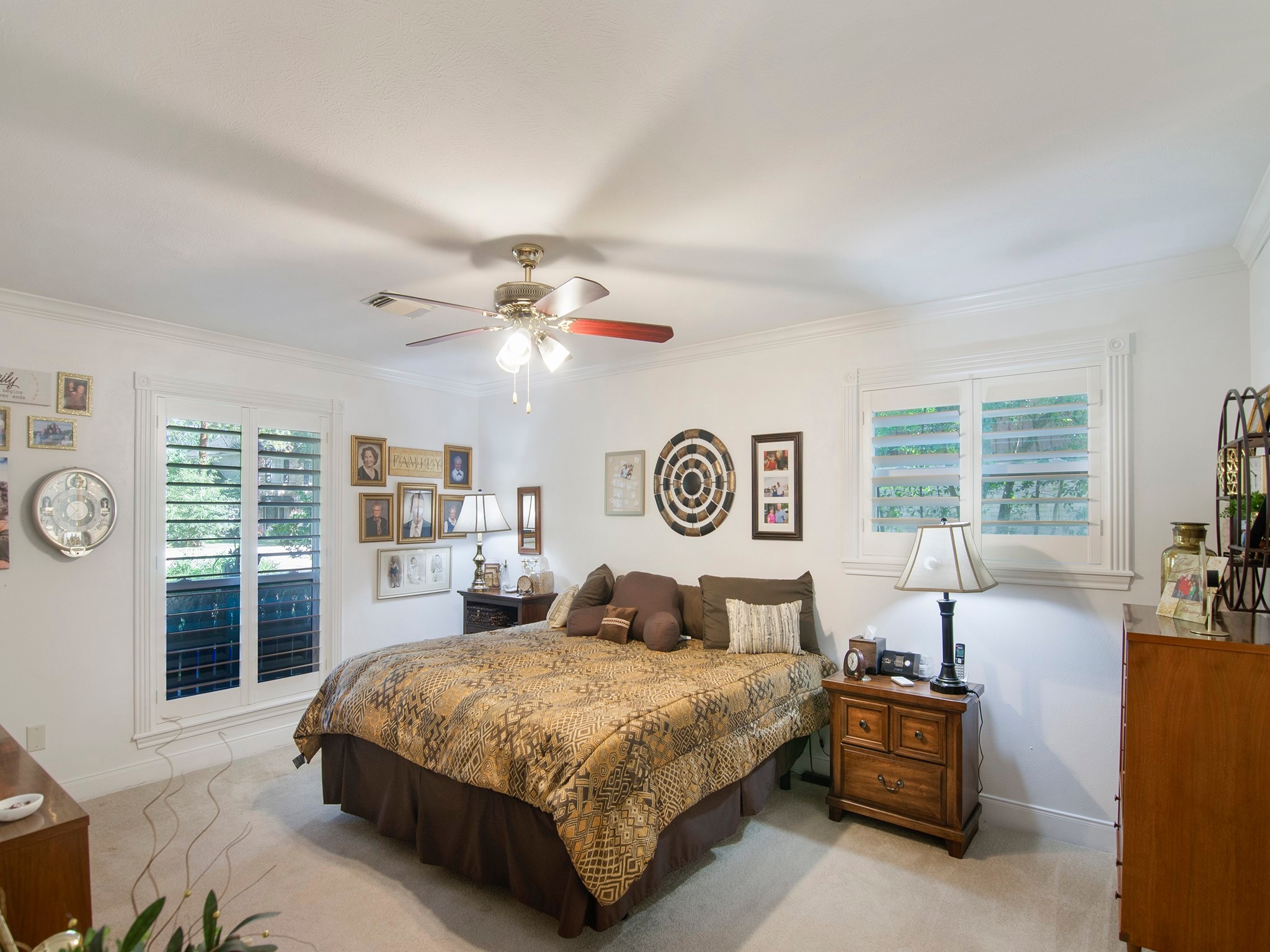 532 Raleigh Drive Conroe, TX 77302 - Photo 11 of 40 a bedroom with a bed and glass window