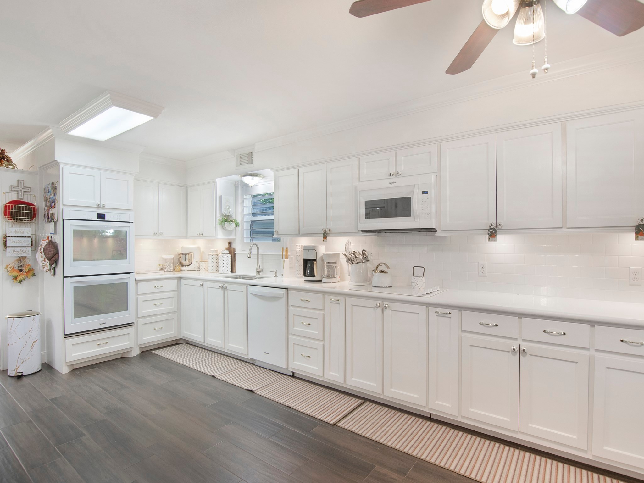 532 Raleigh Drive Conroe, TX 77302 - Photo 14 of 40 a kitchen with granite countertop white cabinets and white appliances