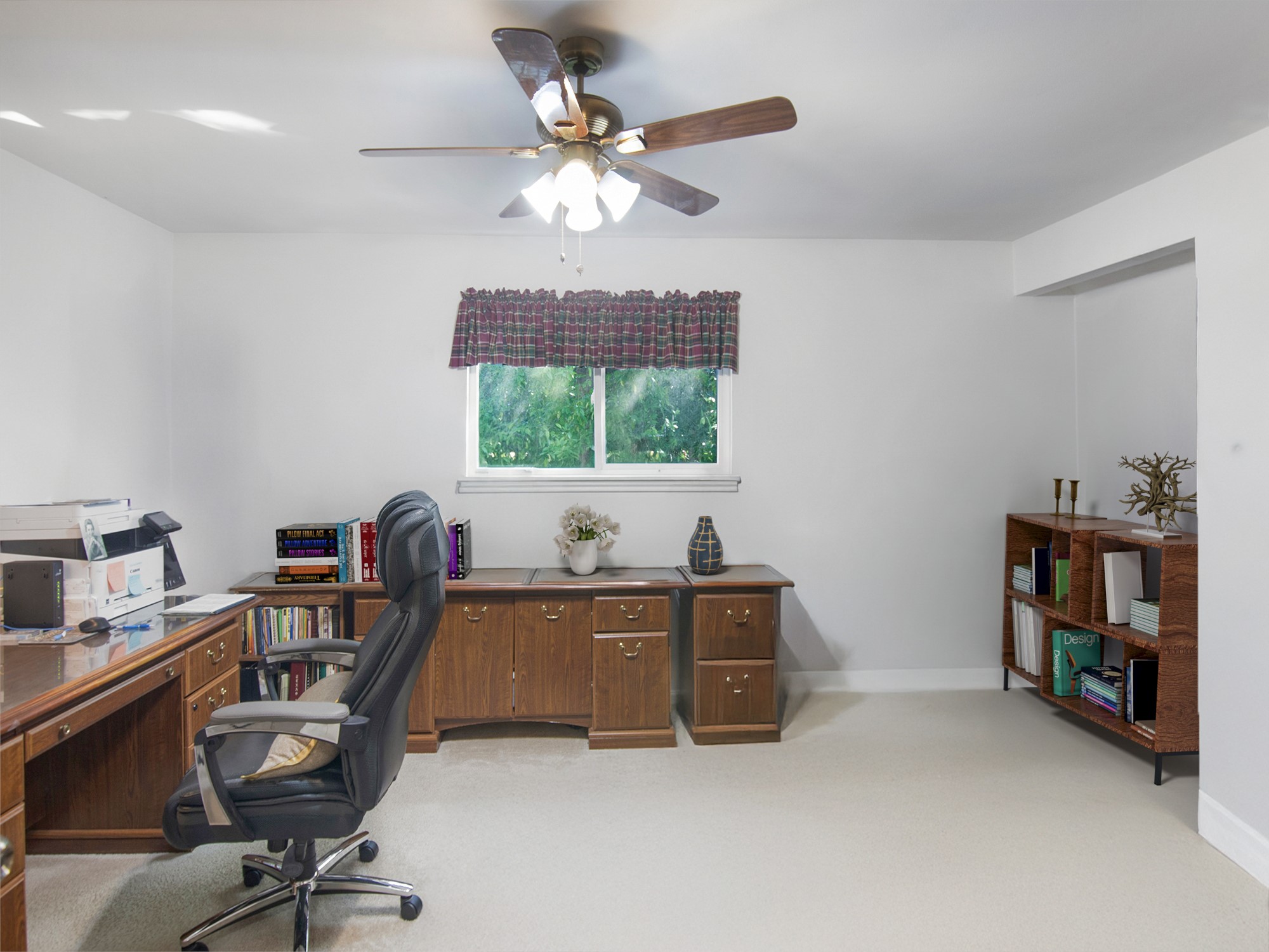 532 Raleigh Drive Conroe, TX 77302 - Photo 23 of 40 This bedroom is currently being utilized as a home study.