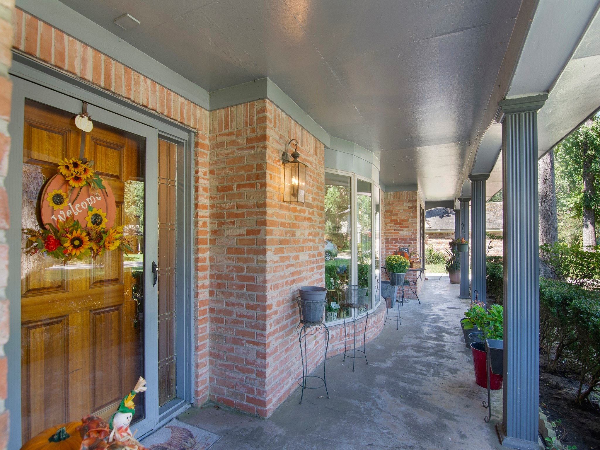 532 Raleigh Drive Conroe, TX 77302 - Photo 29 of 40 Covered front porch perfect for a morning coffee.