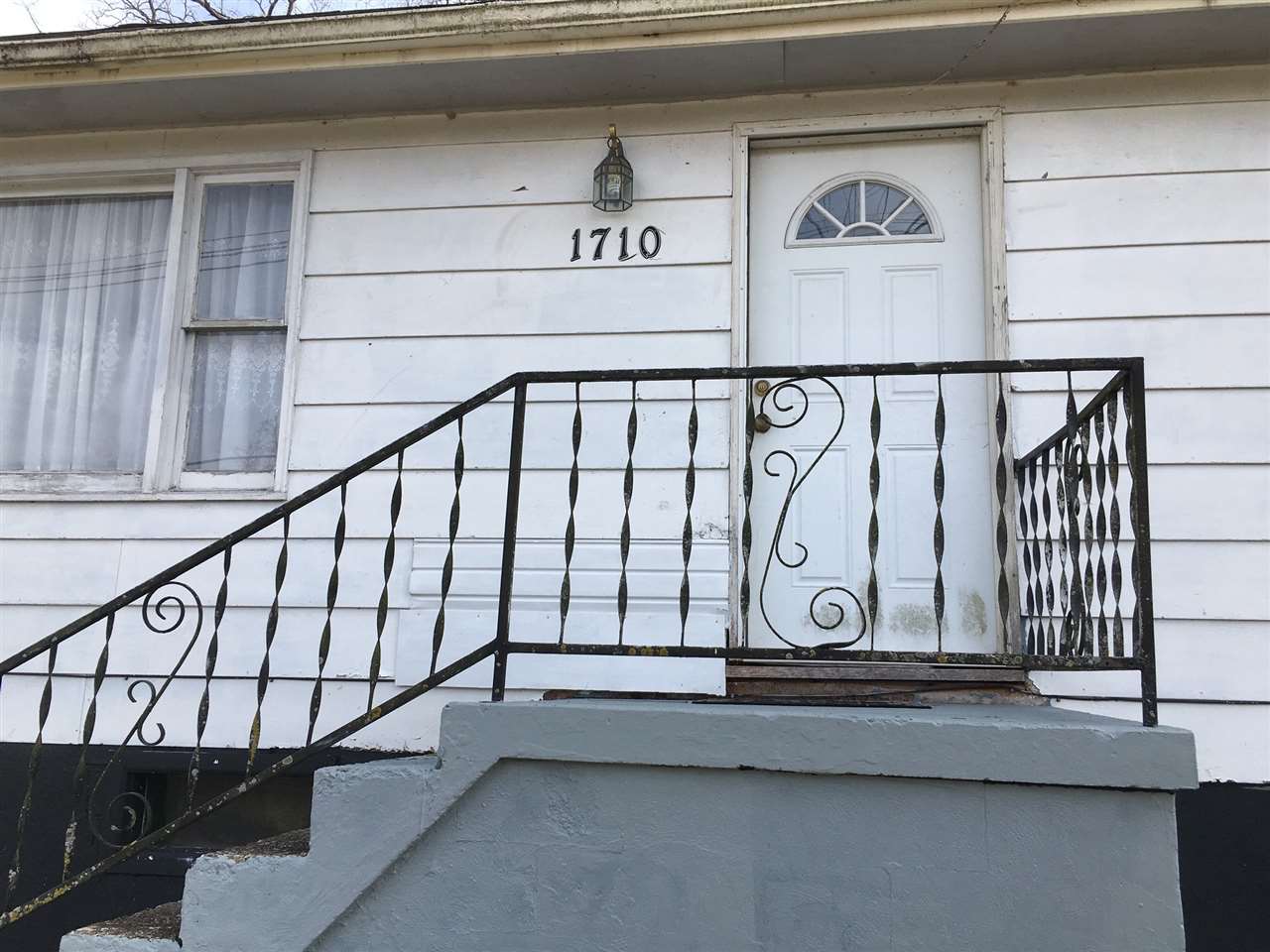 1710 Oakview Road Ashland, KY 41101 - Photo 1 of 1 Gallery Image 1