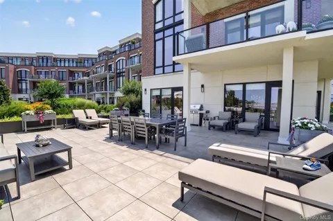 $2,695,000 | 10 Shore Road, Unit 101, Glenwood Landing, NY 11547