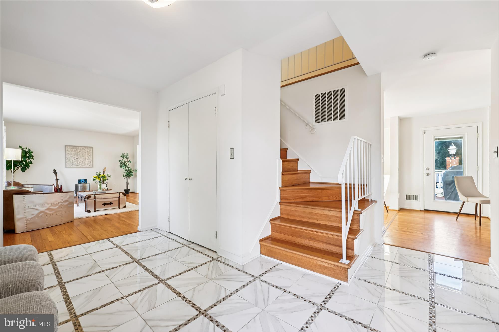 9304 Bells Mill Road Potomac, MD 20854 - Photo 11 of 74 Sunny open spacious 1st floor w/stairs to 2nd leve