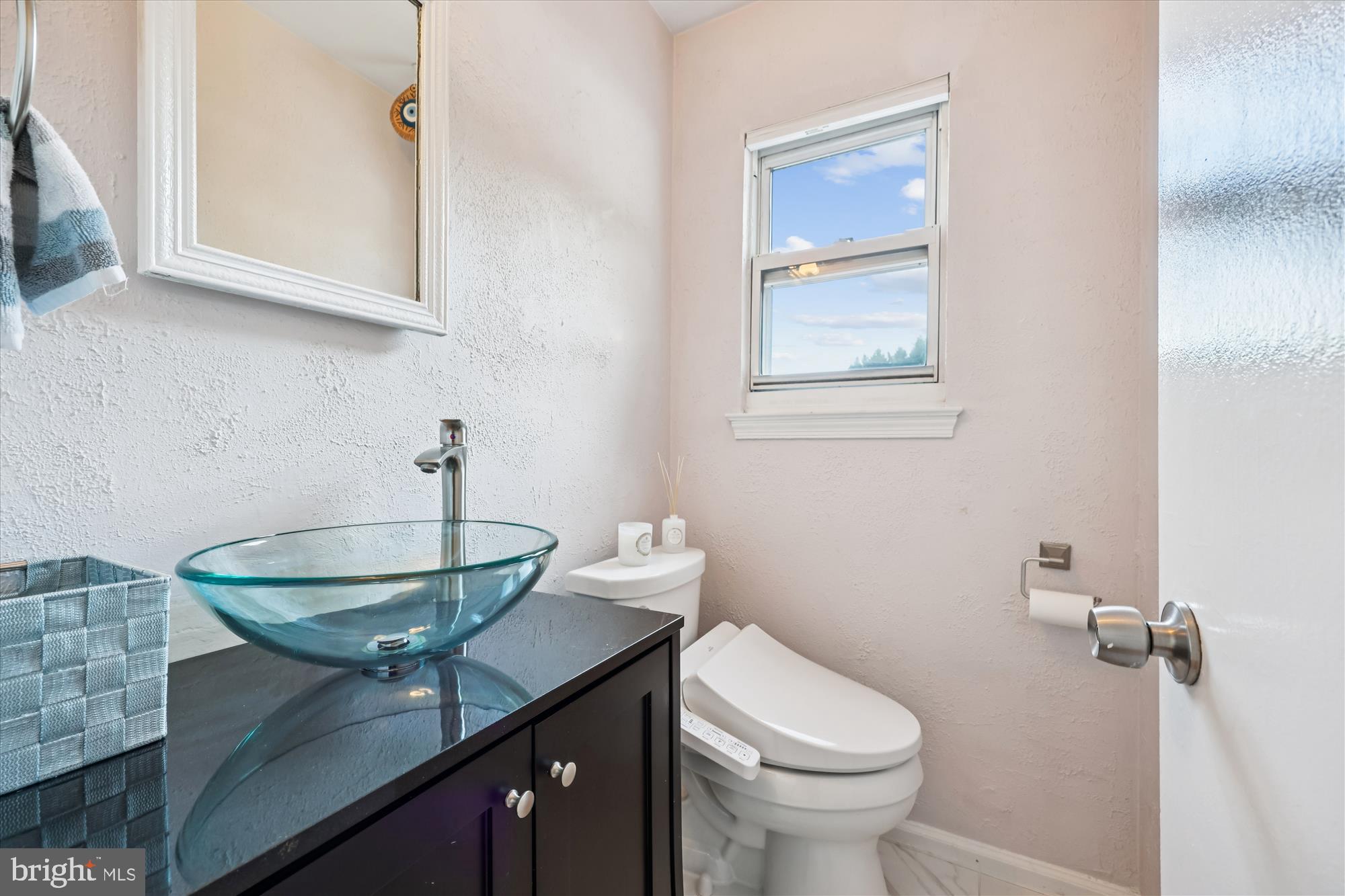 9304 Bells Mill Road Potomac, MD 20854 - Photo 28 of 74 a bathroom with a toilet a sink and mirror
