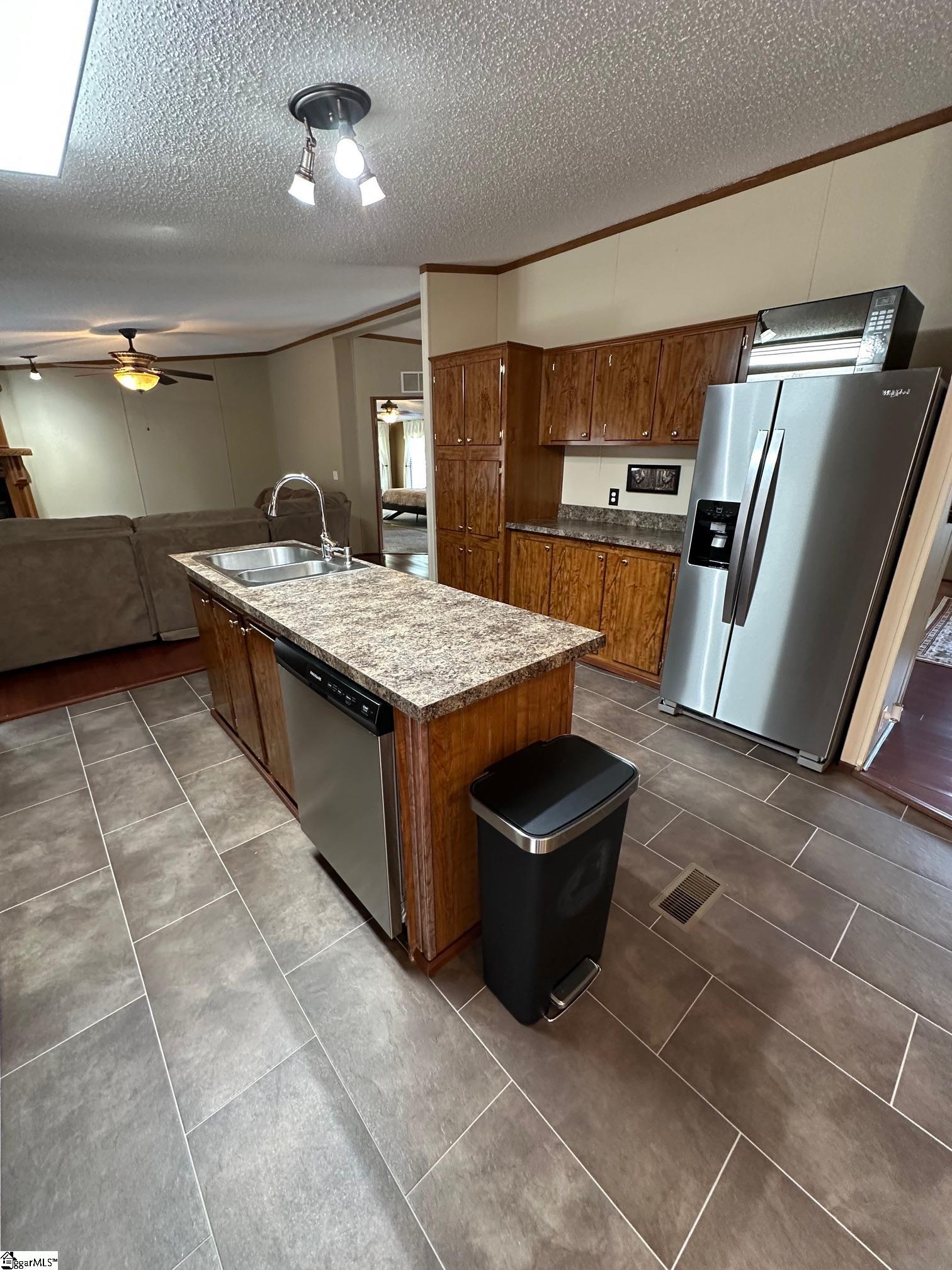 207 Elijah Simmons Road Woodruff, SC 29388 - Photo 6 of 33