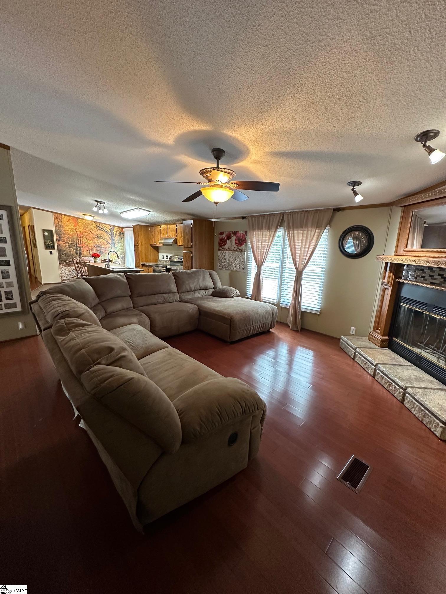 207 Elijah Simmons Road Woodruff, SC 29388 - Photo 10 of 33