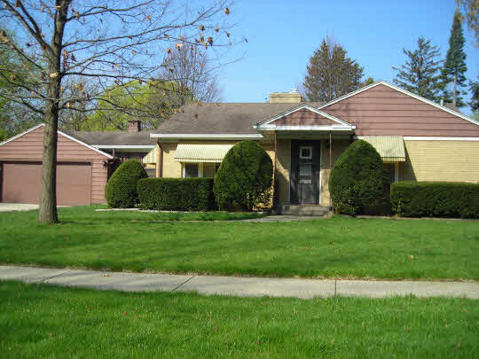 1621 Warren Road Rockford, IL 61108 - Photo 1 of 11 a view of a house with a garden